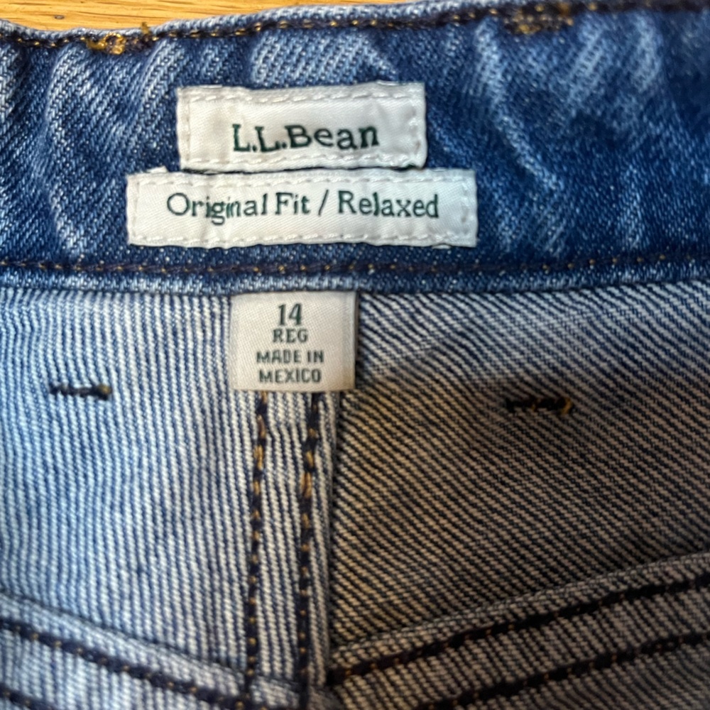 L.L. Bean Classic Blue Women's Jeans 14 short stretch waist READ DESCRIPTION - Picture 5 of 6
